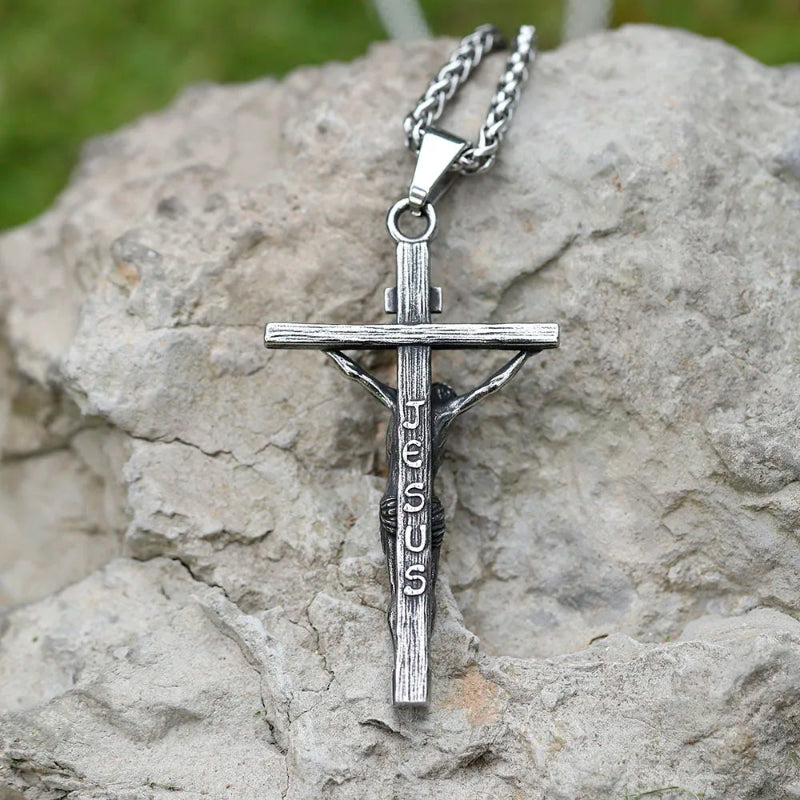 Collana con Gesù Cristo crocifisso