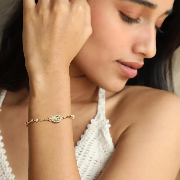 Pulsera de Cuentas Chapada en Oro Con la Imagen de la Virgen María