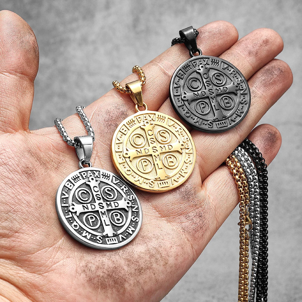 Collar Con Medalla de San Benito