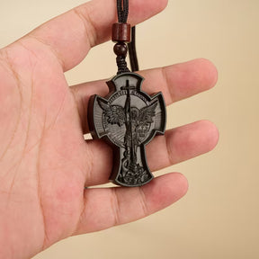 Collar de San Miguel Arcángel en Madera
