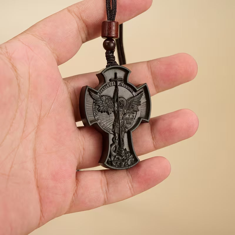 Collar de San Miguel Arcángel en Madera