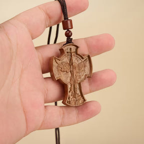 Collar de San Miguel Arcángel en Madera