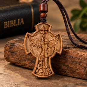 Collar de San Miguel Arcángel en Madera