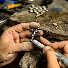Collana con Crocifisso di Gesù Cristo