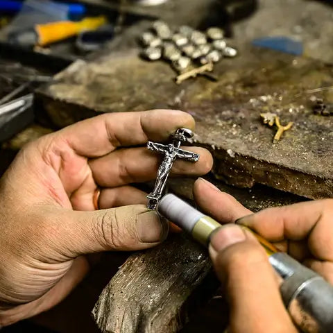 Collana con Crocifisso di Gesù Cristo
