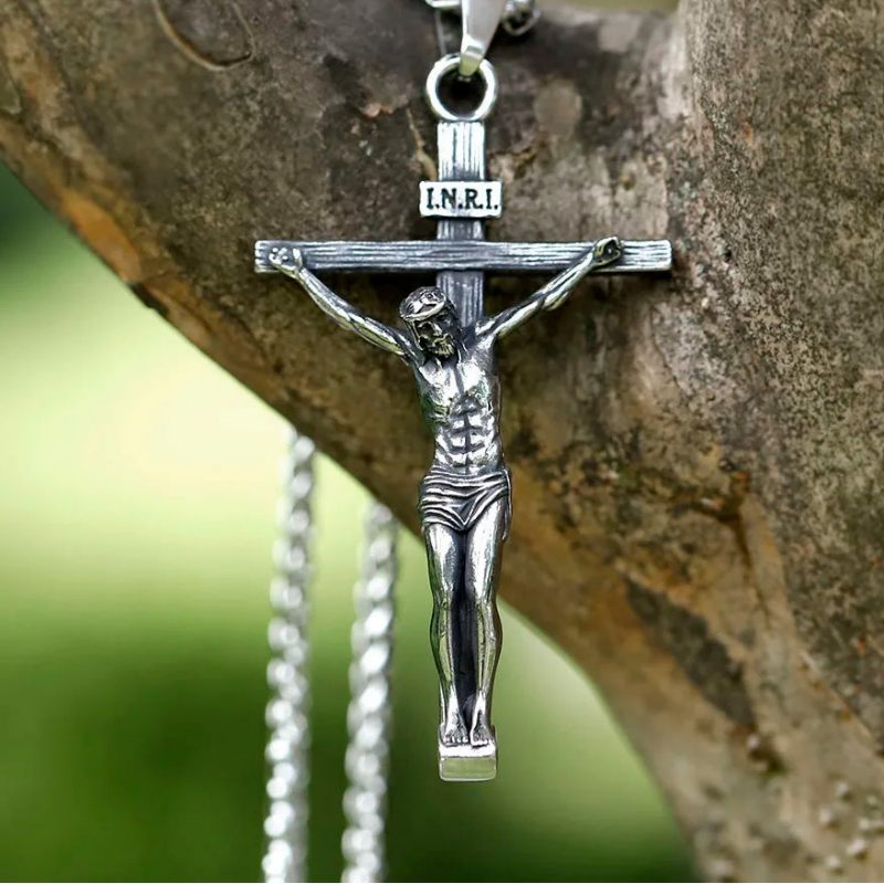 Collana con Gesù Cristo crocifisso
