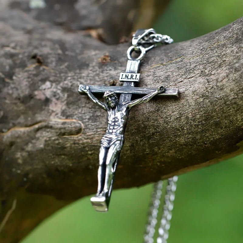 Collana con Gesù Cristo crocifisso