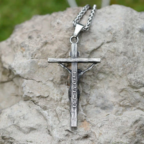 Collana con Gesù Cristo crocifisso