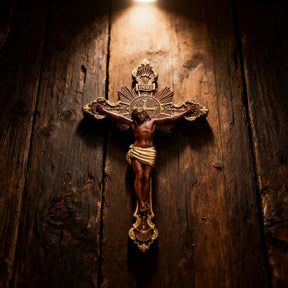 Cruz de Exorcismo de San Benito Tallada en Madera