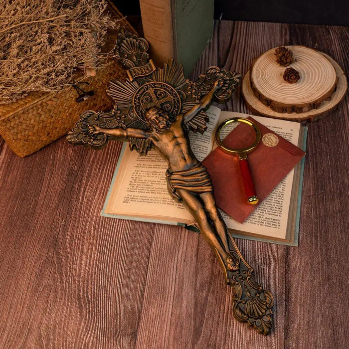 Cruz de Exorcismo de San Benito Tallada en Madera