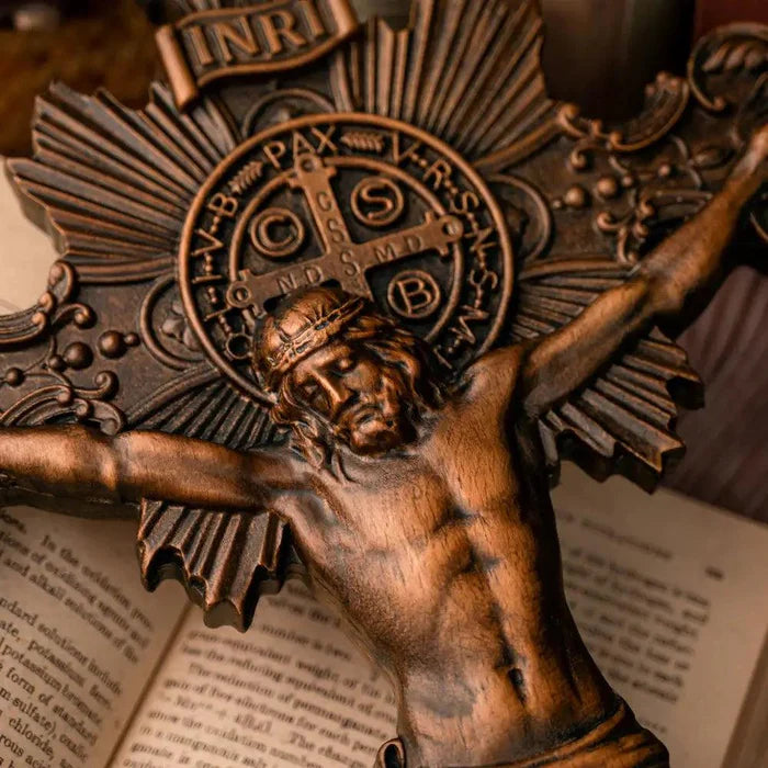 Cruz de Exorcismo de San Benito Tallada en Madera