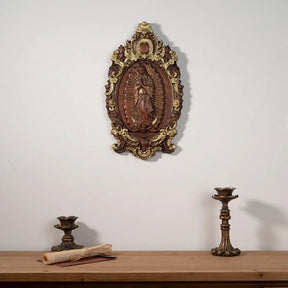 Escultura de la Virgen de Guadalupe en Madera