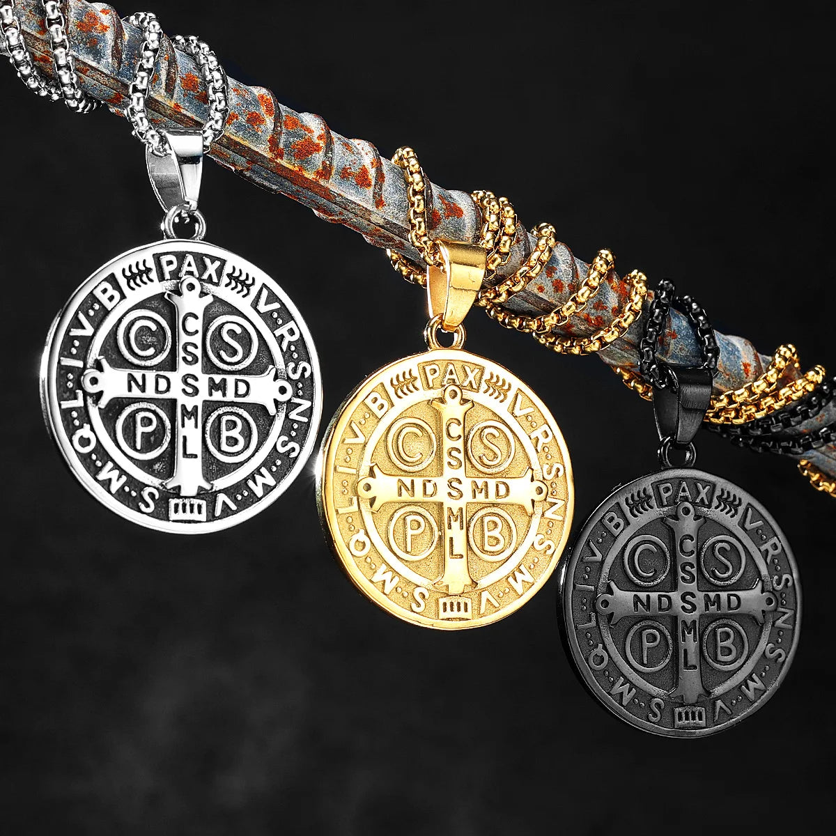 Collar Con Medalla de San Benito