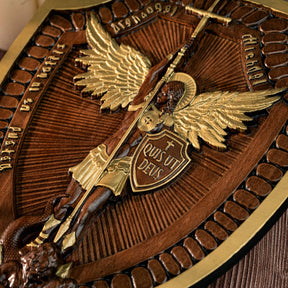 Escudo del Arcángel Miguel Tallado en Madera