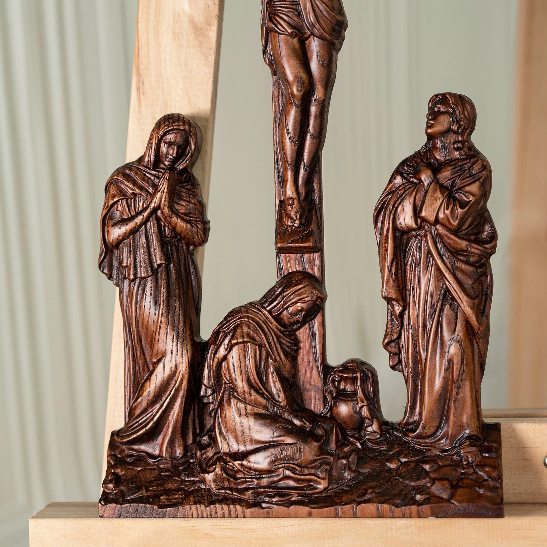 Sculture Religiose in Legno Attraverso
