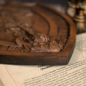 Escudo del Arcángel Miguel Tallado en Madera