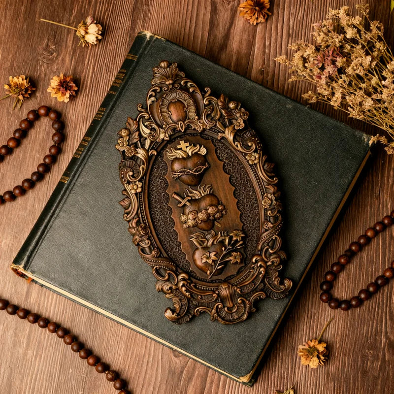 Tres Sagrados Corazones de la Sagrada Familia en madera