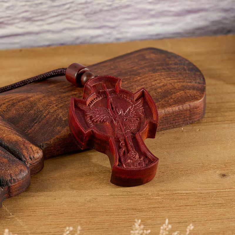 Collar de San Miguel Arcángel en Madera
